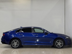 car-image